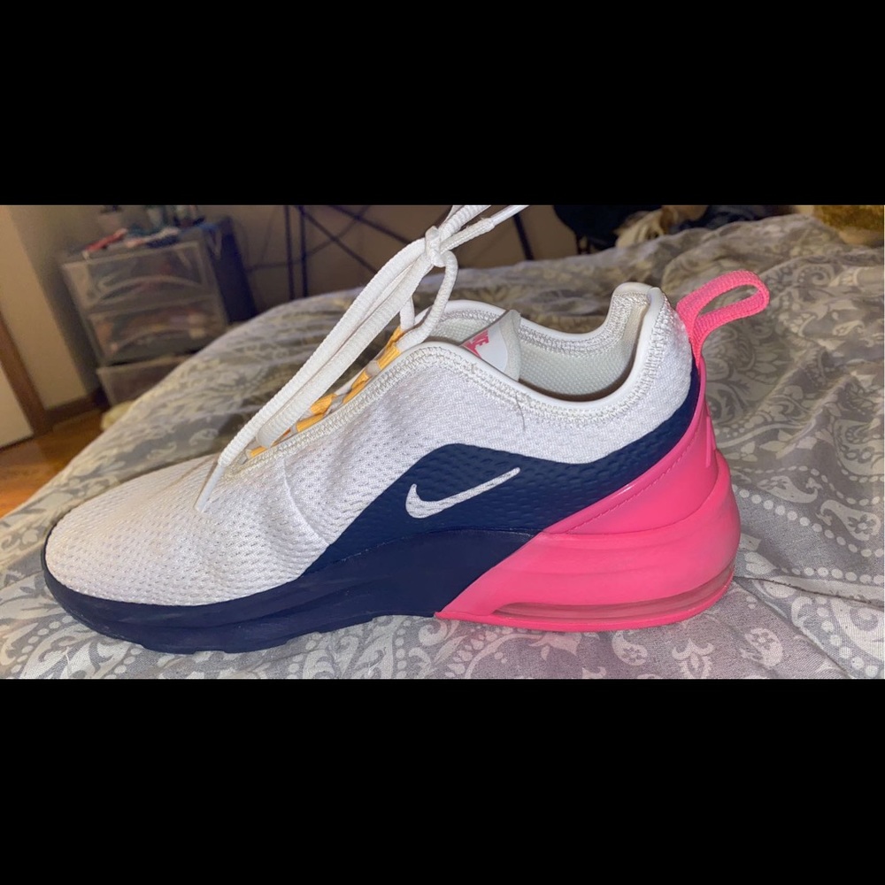 Nike Air Max Motion 2